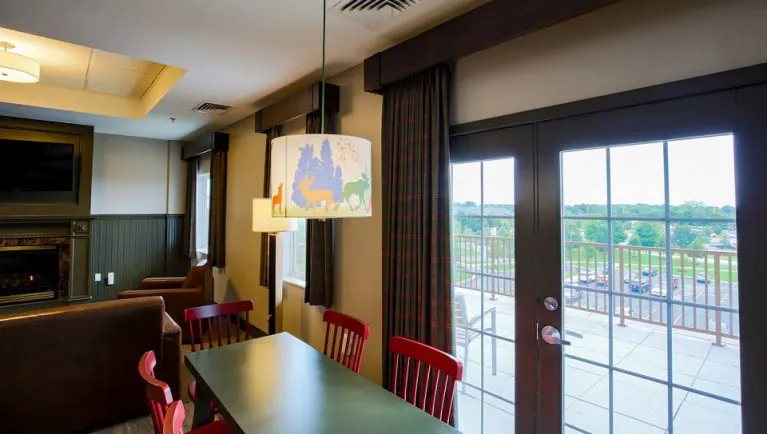 The dining area in the Deluxe Grizzly Bear Suite